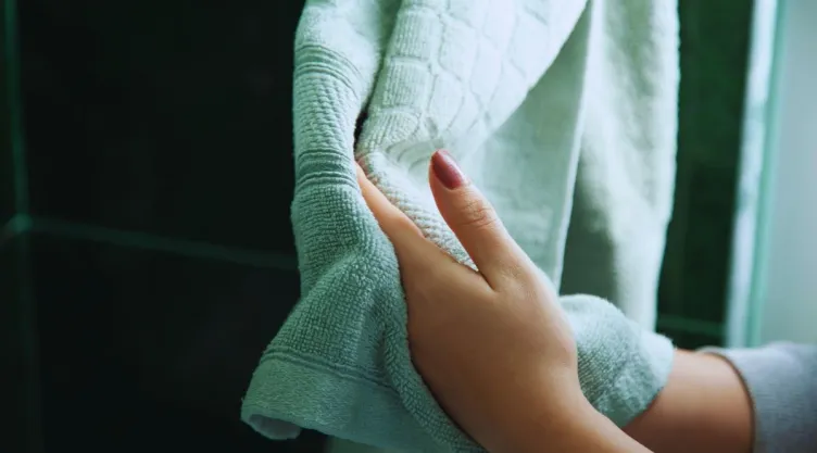 Cada cuánto tiempo debes cambiar las toallas del baño en otoño, según expertos
