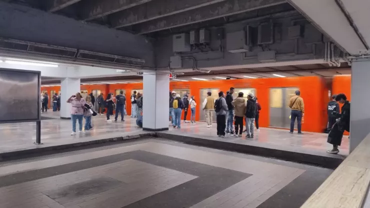 Metro CDMX y Metrobús saturados hoy 6 de enero de 2025
