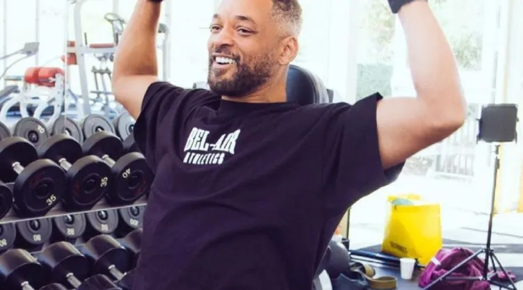 Will Smith escala el edificio más alto del mundo. (VIDEO)