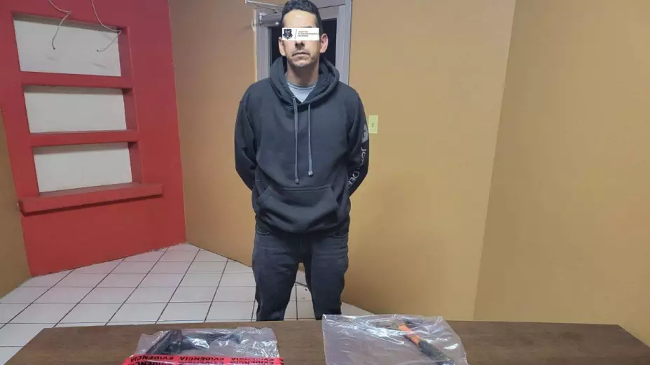 Detiene a hombre con 500 mil pesos en joyería robada