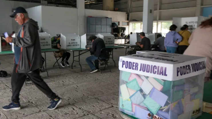 Piden a Sheinbaum revisar su aritmética tras comparar elección judicial con presidencial