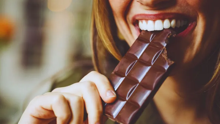 Cuántos gramos de chocolate negro debes comer al día para proteger las neuronas y el corazón