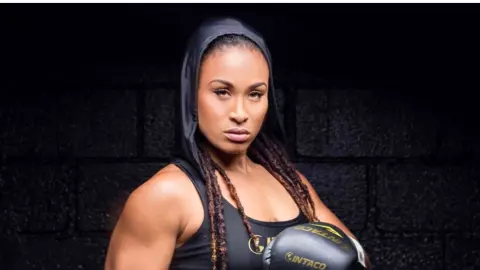 Hanna Gabriels sube al peso completo