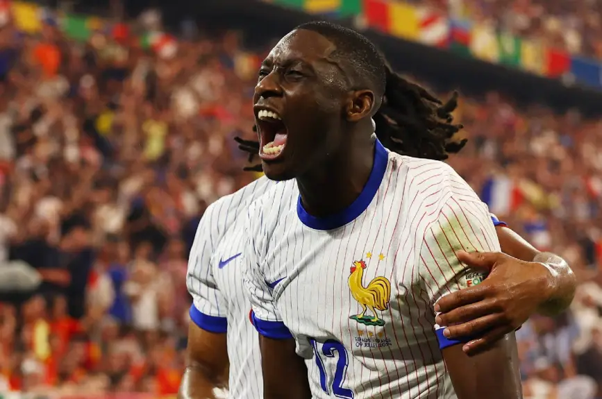 Kolo Muani festeja su gol ante España.jpg