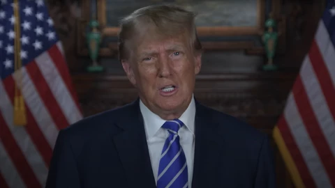 Donald Trump dijo que si es elegido presidente de nuevo en 2024 buscaría poner fin a la ciudadanía automática para los niños nacidos en Estados Unidos que sean hijos de migrantes indocumentados.