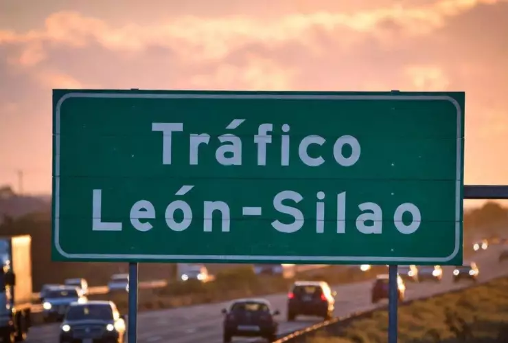 ¿Choque en plena Navidad Así está el tráfico vehicular en la carretera León-Silao hoy jueves 25 de diciembre.jpg