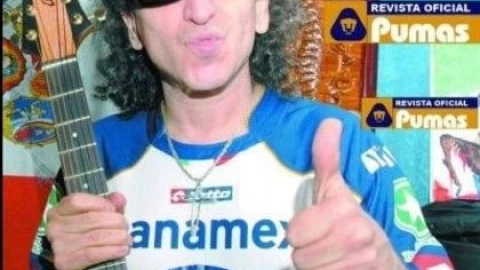 No hace mucho Alex Lora comenzó a apoyar a los Pumas de la UNAM