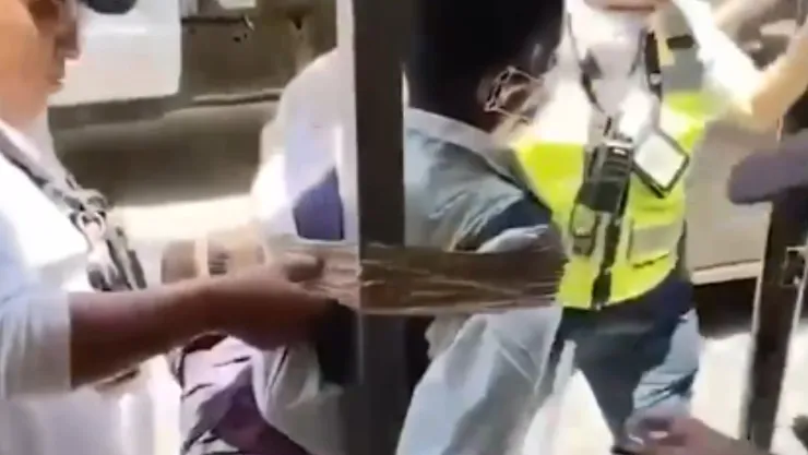 Atan a poste en Oaxaca a presunto ladrón