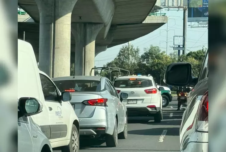 Hombre es encontrado muerto en coladera sobre Periférico.