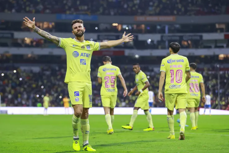 Miguel Layún festeja el gol del América vs Puebla