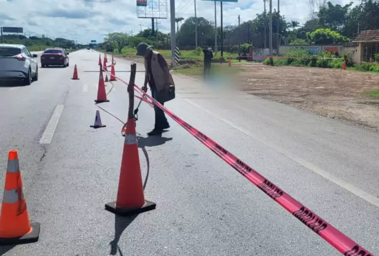 Auto fantasma deja a una PERSONA SIN VIDA en la carretera Mérida-Cancún