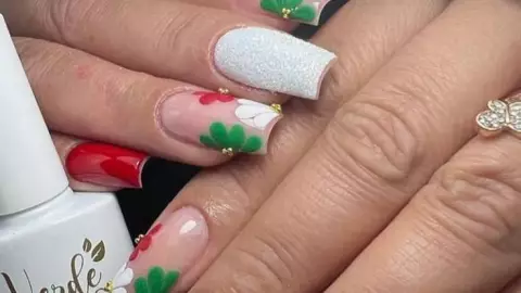 Uñas mes patrio (1).jpg