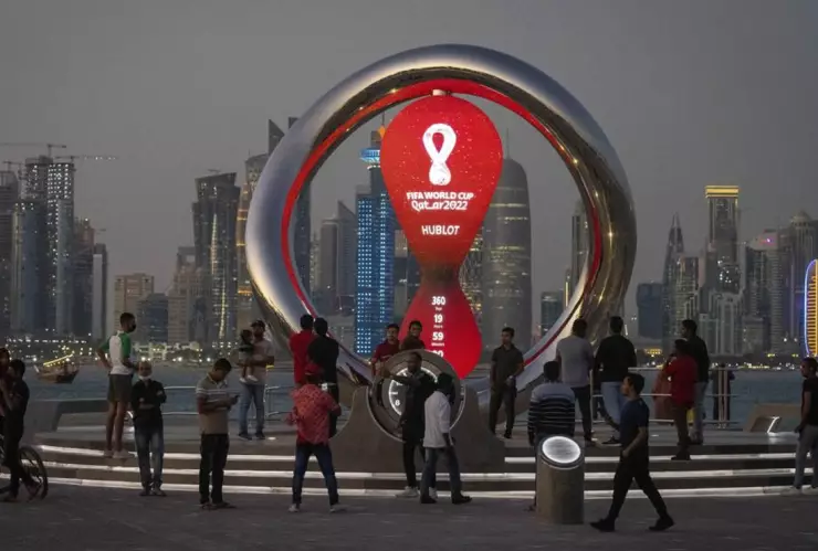 Mujer regala boletos para Qatar.