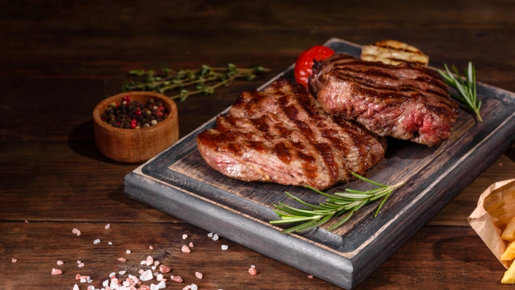 Una plato de carne