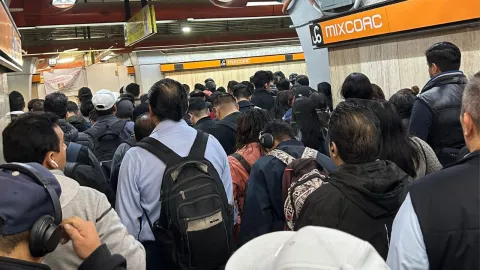 El Metro CDMX y Metrobús registran retrasos este jueves