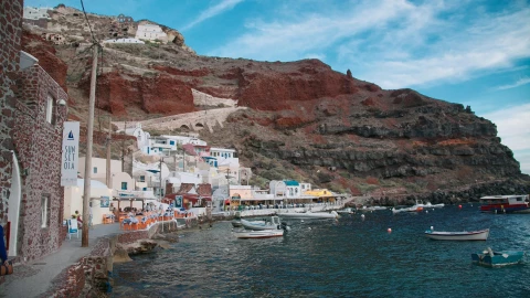 Aspecto de la isla griega de Santorini.jpg