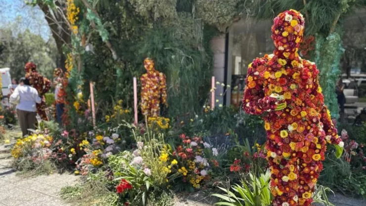 Festival de Flores y Jardines CDMX 2025: Esculturas rinden homenaje a personajes emblemáticos.