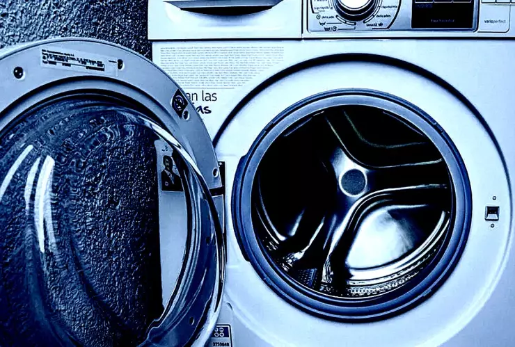 Hallan a niña en lavadora