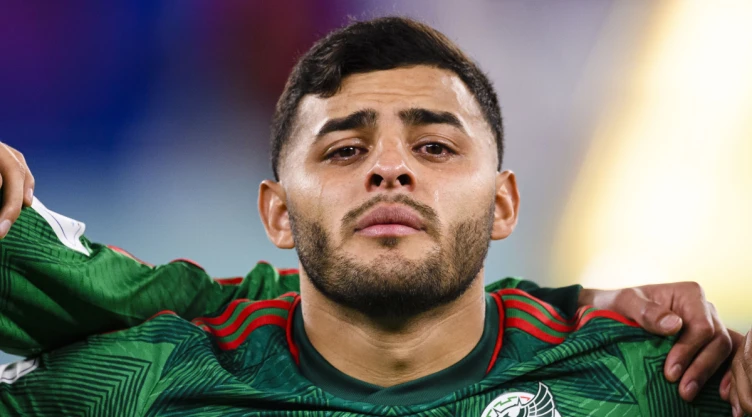 Alexis Vega con la selección mexicana