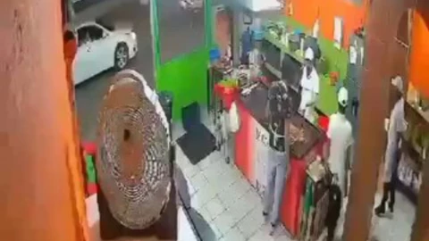 Taquero acuchilla a compañeropor bajarle a la musica Hidalgo