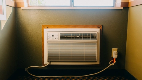 La temperatura exacta a la que debes poner tu aire acondicionado para gastar menos luz