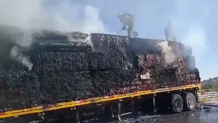 VIDEO | ¡Última hora! Se reporta el incendio de un tráiler en Tlajomulco