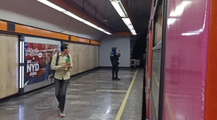 Foto de andén de la estación Tacubaya de la Línea 7 del Metro CDMX.