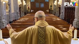 sacerdote danto misa