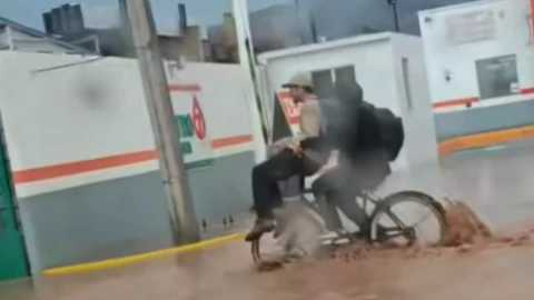 Calles en Ensenada inundadas tras lluvias.png