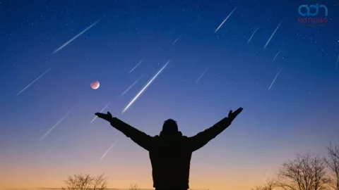 Lluvia de estrellas y luna llena