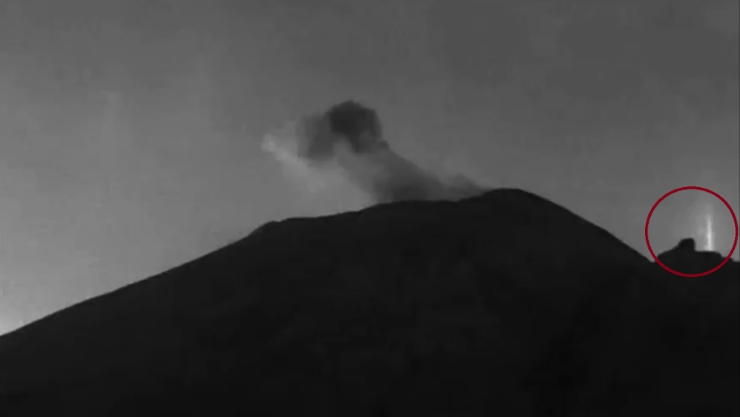 extraño rayo de luz volcán popocatépetl