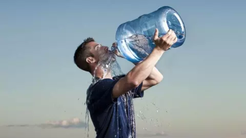 Tomar agua mucha.jpg