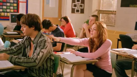 hoy es 3 de octubre dia de chicas pesadas