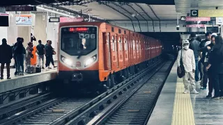 Interior de estación del Metro en Línea 1