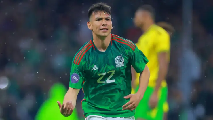 Chucky Lozano celebra su gol con la Selección Mexicana