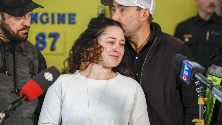 Paramédico atiende a hija sin saber.