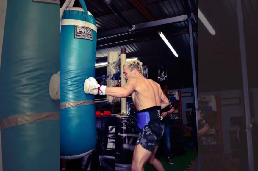 Julio Cesar Chavez Jr costal.jpg