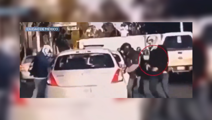 Captan asalto a conductora en CDMX en pleno tráfico cerca de Metro Pantitlán