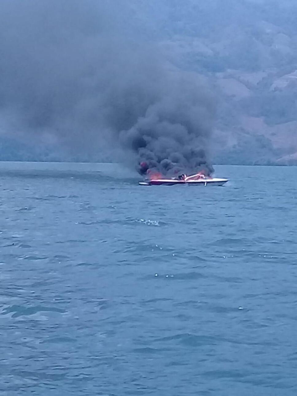 Semar sofoca incendio embarcación Chiapas