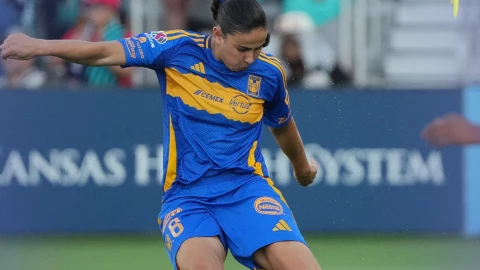 Jimena López con Tigres Femenil en la Summer Cup