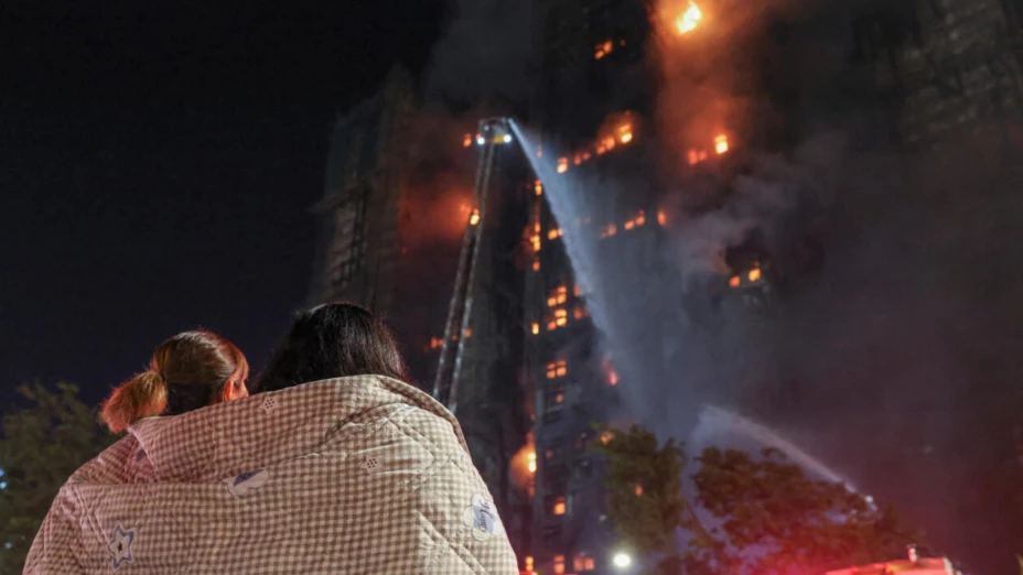 Detienen a 13 implicados por el incendio que dejó 151 muertos en Hong Kong.