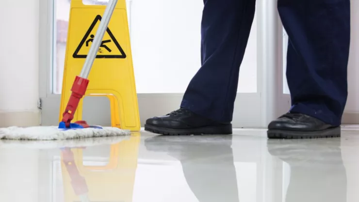 Acusan a conserje escolar de poner orina y heces a la comida de alumnos en Nueva Jersey