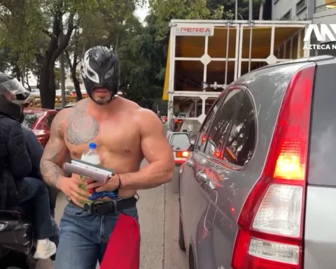 Limpiaparabrisas enmascarado se vuelve viral