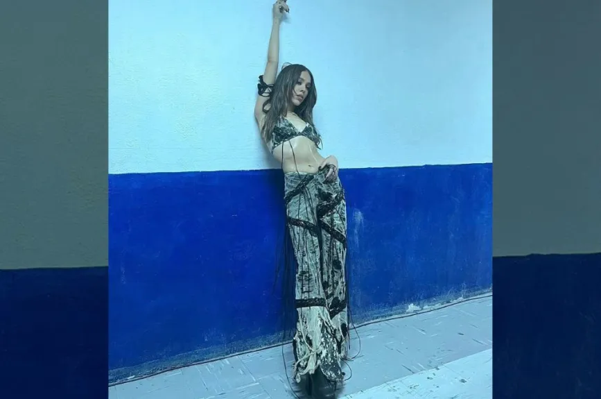 Danna Paola selfie.jpg