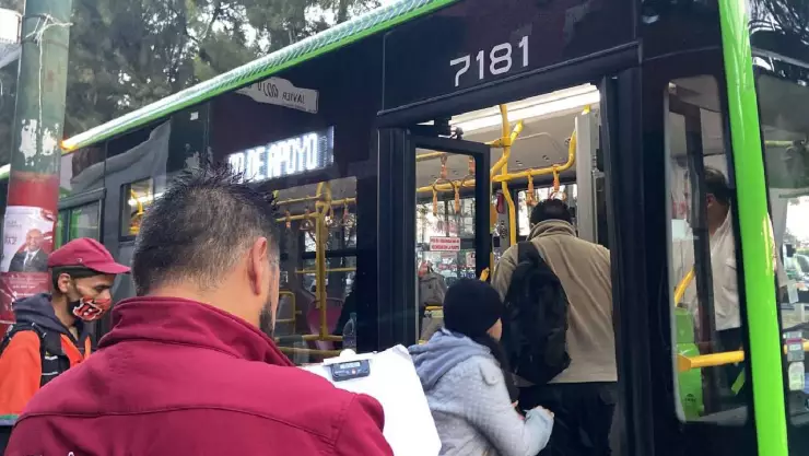 Calor CDMX se lidia en el transporte público
