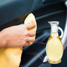 Poner vinagre en las puertas del coche en invierno: quiénes lo recomiendan y para qué sirve