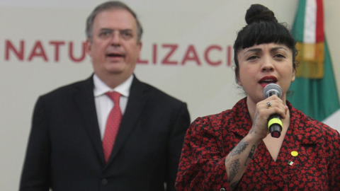 Mon Laferte se naturaliza mexicana