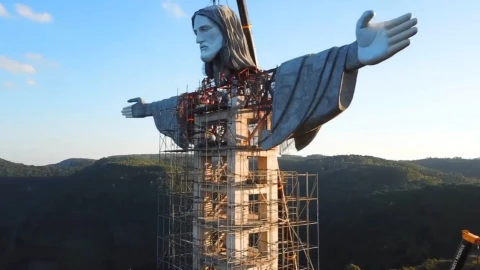 Cristo Protector de la ciudad de Encantado, en Brasil