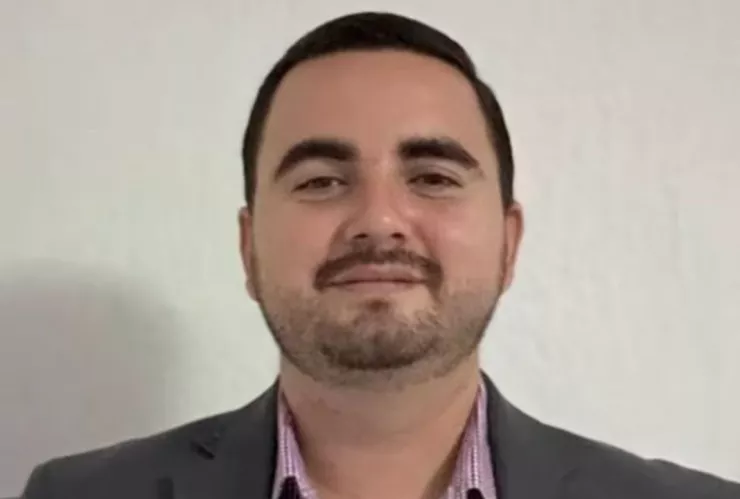 ¿Quién es Adrián Aguirre?