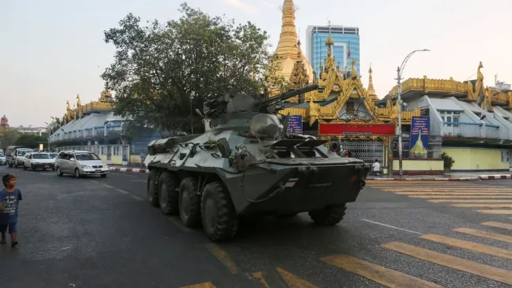 myanmar-tanque-estados-unidos-embajada.jpg